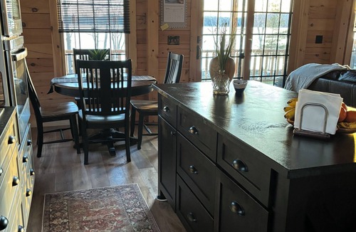 Smithfield House | Cozy 2-bedroom lake house with loft in adorable Smithfield with AC