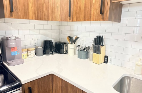 Haysboro House | Cozy 2 Bedroom Secondary suite (basement)
