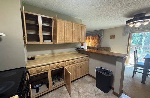 Wichita House | Cozy 2BR Main Floor Suite w/Private Entrance and Huge Backyard Access