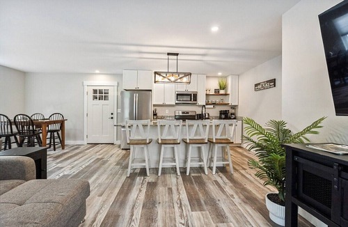 Brewer Apartment | Cozy | 3 BR/2 Bath | Sleeps 8 | Quiet