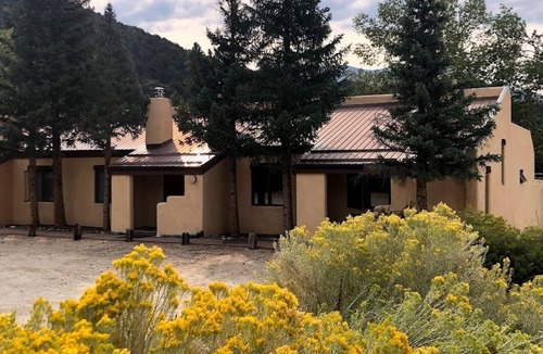 Arroyo Seco Condo | Cozy Adobe Condo near Taos Ski Valley - Hacienda de Valdez