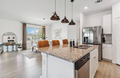 Converse House | Cozy and Modern, 3 bedroom, 2 bathroom Home in Converse, TX/Near San Antonio.