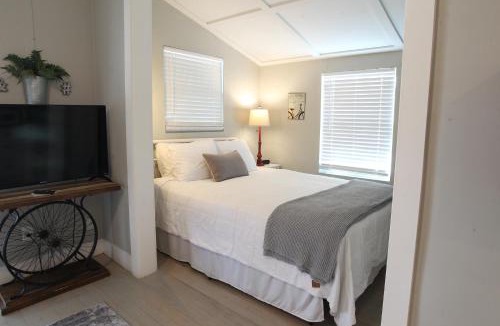 Downtown Dunedin Apartment | Cozy Apartment Overlooking Downtown and Park NO KIDS, NO PETS