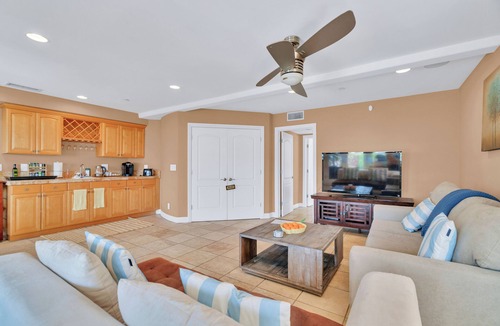 Gas Lamp Section Apartment | Cozy Beach Living with Large Patio & Garage Parking