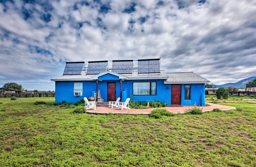 El Prado House | Cozy 'Blue Adobe' w/Steam Room 2 Mi. from Taos!