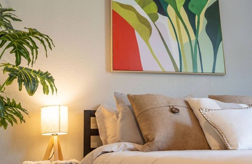 South Lamar Apartment | ☼Cozy Boho Studio☼Heart of ATX☼Pool,Gym☼Long Term☼