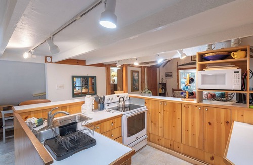 Government Camp Cabin | Cozy cabin in Government Camp, Hot tub, pet friendly
