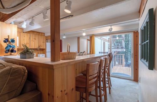 Government Camp Cabin | Cozy cabin in Government Camp, Hot tub, pet friendly