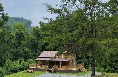 Grundy Cabin | Cozy cabin with direct access to Spearhead’s Coal Canyon trails!
