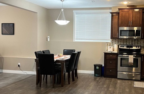 Panorama Hills House | Cozy & Comfy Retreat Walkout Suite in Panorama Hills NW Close to YYC Stampede DT