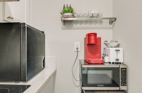 Compton Apartment | Cozy & Convenient Condo in Compton, Pets Welcome!