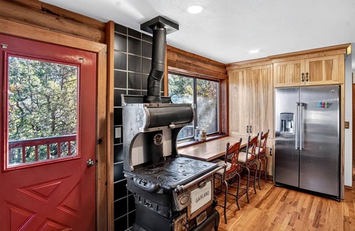 Prescott Cabin | Cozy Forest Cabin Getaway Near Whiskey Row and Prescott Trails