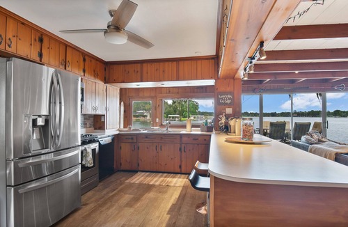 Orlando Cottage | Cozy lakeside cottage in the heart of Orlando.