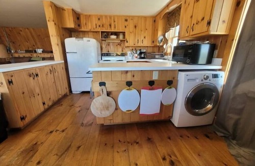 Brooklin Apartment | Cozy Little Carriage House with Spectacular Sunsets at The Rockbound House