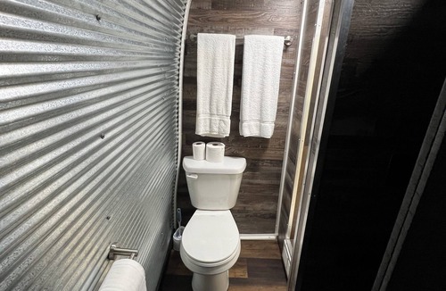 Chapman RV Rental | Cozy modified camper cabin