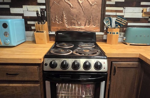Ruidoso Cabin | Cozy mountain cabin A/C+hot tub+1 min to Midtown downtown in Ruidoso New Mexico.