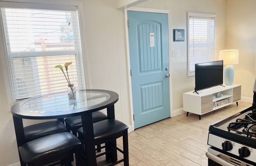 Pacific Beach Cottage | Cozy Pacific Beach Cottage w/Private Yard & Entrance