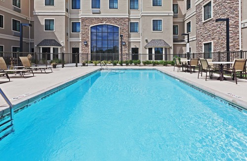 Greenwich Apartment | Cozy Queen Studio w/Free Breakfast, Gym & Pool