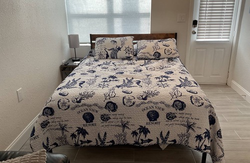 Clearwater Beach Hotel | Cozy Romantic getaway at the Pelican Studio