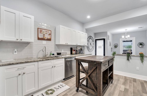 Denver Heights House | Cozy SA Home W/Pool & Hot Tub! Minutes to Downtown, Alamo Dome, &Frost Center