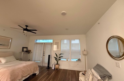 East Cesar Chavez Apartment | Cozy studio apartment in peaceful East Austin with AC and gym access
