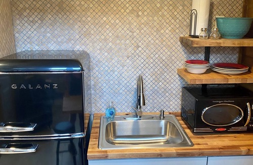 Girard Apartment | Cozy Studio in Historic Building on Girard Square Open Loft with King Size Bed