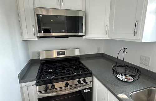 Harbor Gateway North Apartment | Cozy studio in marvelous Gardena with refreshing AC breeze