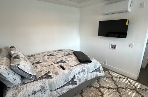 Harbor Gateway North Apartment | Cozy studio in marvelous Gardena with refreshing AC breeze