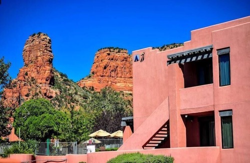 Oak Creek Apartment | Cozy Studio Near Coconino National Forest w/Free WiFi & Resort Pool