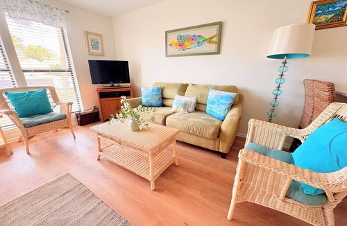 Holiday Isle Condo | Cozy Updated Studio | Prime Resort Location