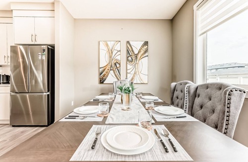 Calgary House | Cozyhub Vacation Rental with AC-YYC, Calgary Airport/Free Parking/Near Parks