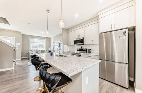 Calgary House | Cozyhub Vacation Rental with AC-YYC, Calgary Airport/Free Parking/Near Parks