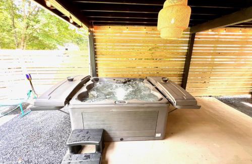 North Chesterfield House | Crieff Cottage Hot Tub, 3BR Near Downtown
