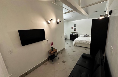 Park West Hostel | Culver City Hostel