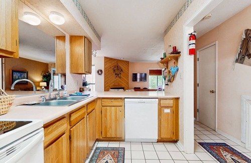 Angel Fire Condo | Cute condo w/, electric fireplace, and resort amenity access