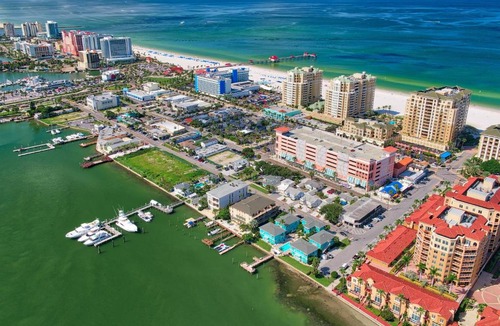 Clearwater Beach Apartment | Cute One Bedroom at The Coral Resort apts