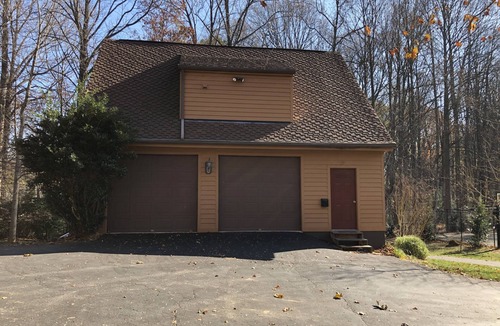 Wolf Trap Apartment | Detached Garage Apt, Private Entrance, High Speed FIOS, Safe Location, Parking.