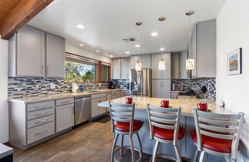 West Sedona House | Discover luxury at Sedona Red Rock View, a stunning 2-bedroom home in West Sedona.