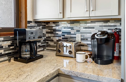 West Sedona House | Discover luxury at Sedona Red Rock View, a stunning 2-bedroom home in West Sedona.