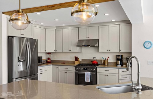 Boothbay Harbor House | Discover SS Boothbay: a spacious 4-bedroom house in picturesque Boothbay Harbor, ME.