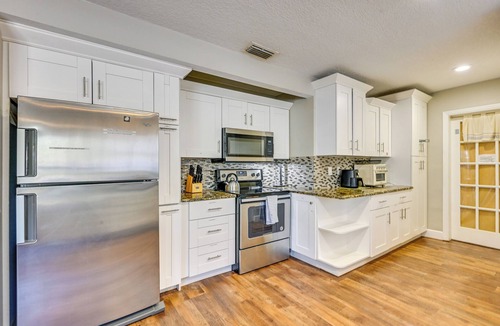 Orient Park Cottage | Dock & Beautiful Views! Spacious Bellows Lake Gem