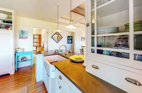 Tenants Harbor Cabin | Dog-friendly bayfront home close to Rockland with water view - snowbirds welcome