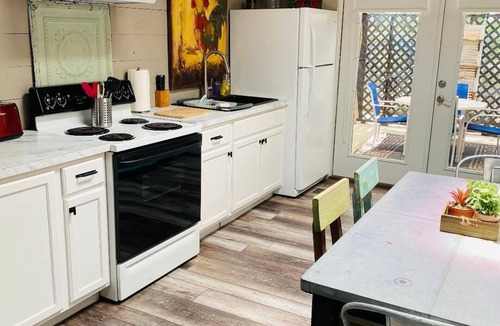 New Braunfels Cottage | Dog Friendly - Gated Cozy Cottage Getaway - Close to Whitewater & Canyon Lake