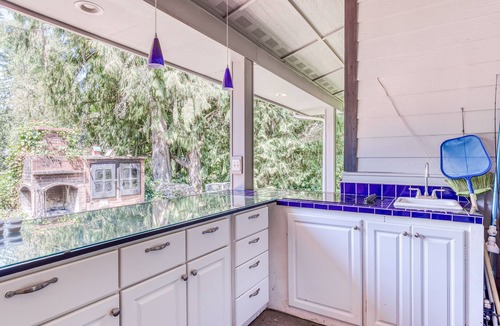 Molalla House | Dog-Friendly Riverfront Retreat with Private Hot Tub, Firepit & Free WiFi