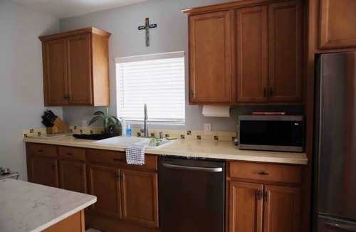 Kerrville Cottage | Dos Pinos Riverside Cottage near DT Kerrville