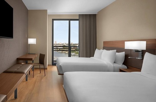 Clearwater Beach Hotel | Double Room Perfect for Relaxation with Rooftop Pool and Poolside Lounger!