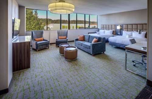 Huntington Hotel | DoubleTree by Hilton Huntington