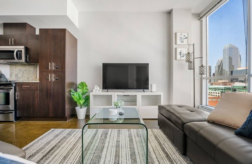 Mission District Condo | Downtown Chic Retreat | Elegant + Free Parking