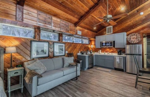 Dunedin House | Downtown Dunedin B&B/Sleeps 12! Private Pool, Easy Walk to Downtown!
