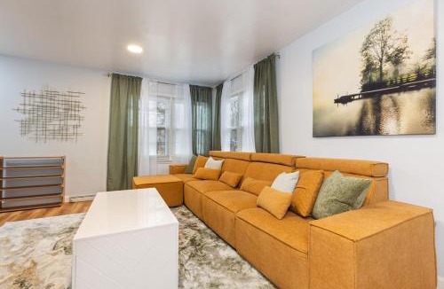 Naperville Apartment | Downtown Naperville Retreat with King bed Near Riverwalk Dedicated Workspace Free Garage Parking Patio